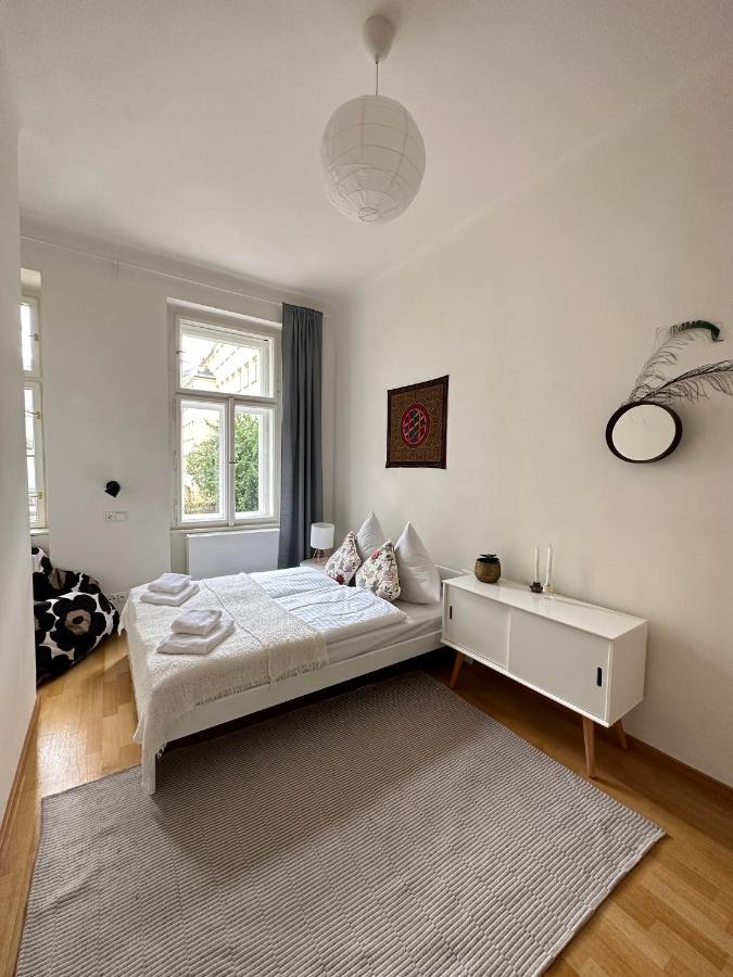 Apartment 3bdr Bohemian Style Flat With Balcony