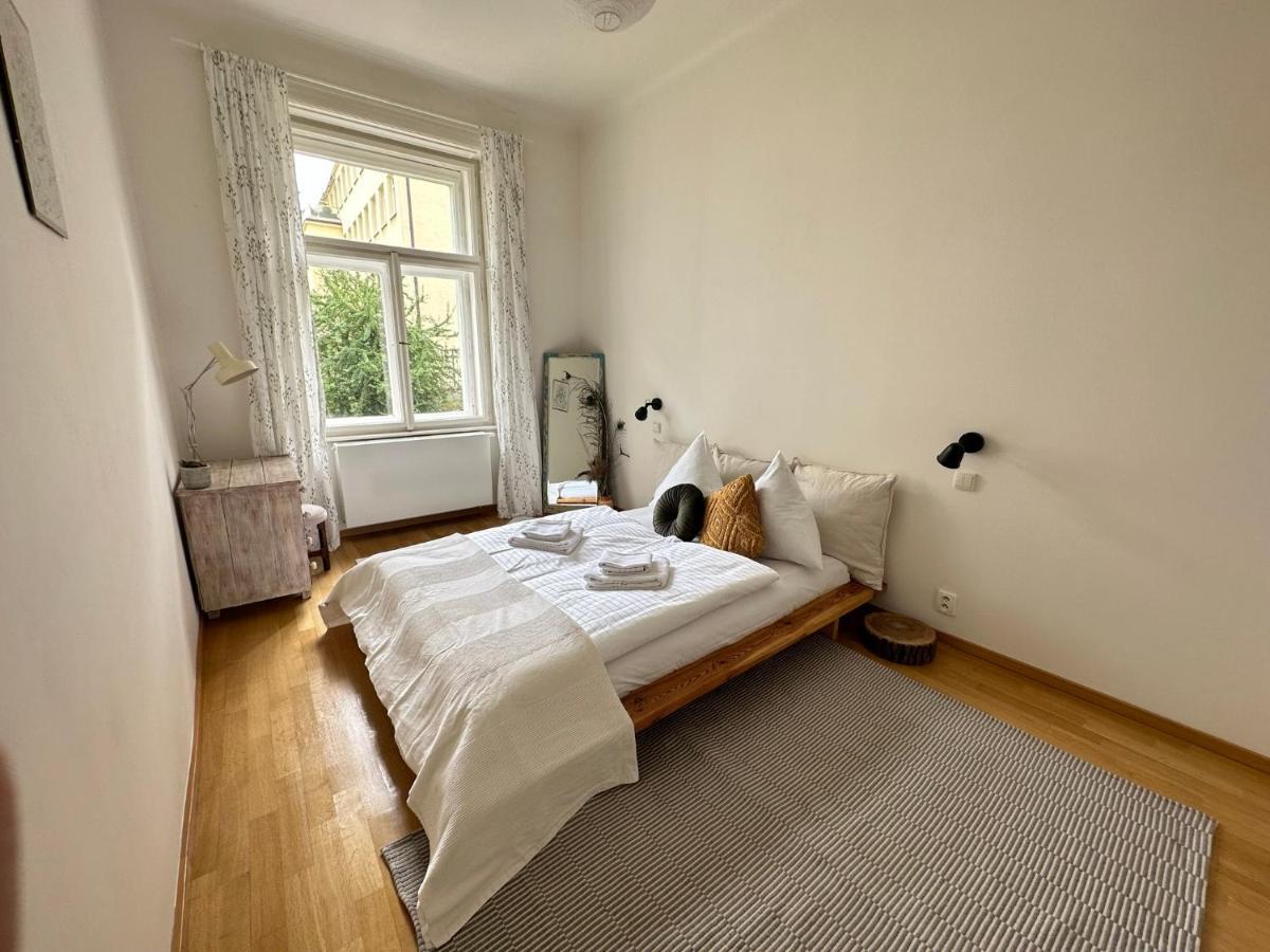 Apartment 3bdr Bohemian Style Flat With Balcony Prague