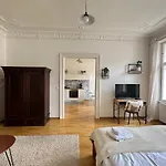 3Bdr Bohemian Style Central Flat With Balcony