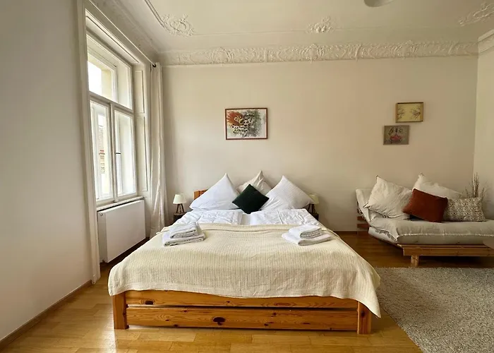 3Bdr Bohemian Style Central Flat With Balcony