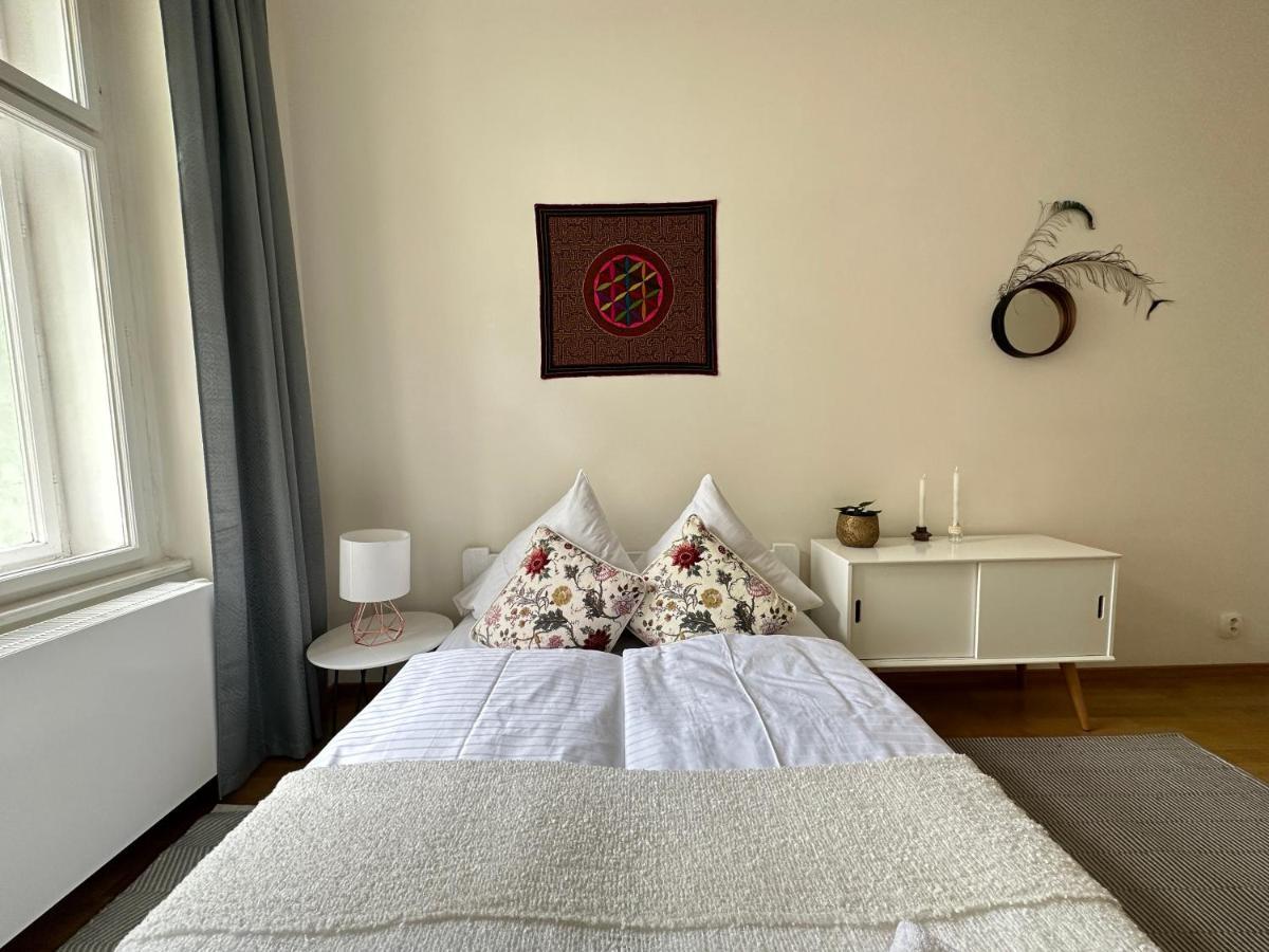 3bdr Bohemian Style Flat With Balcony Apartment