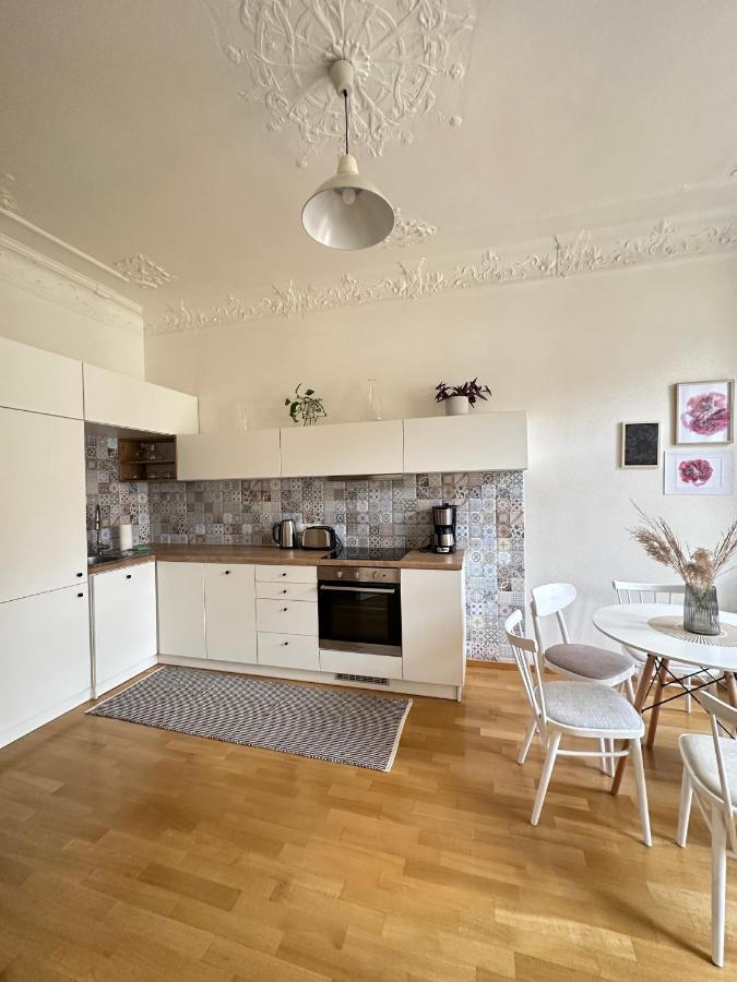 3bdr Bohemian Style Flat With Balcony