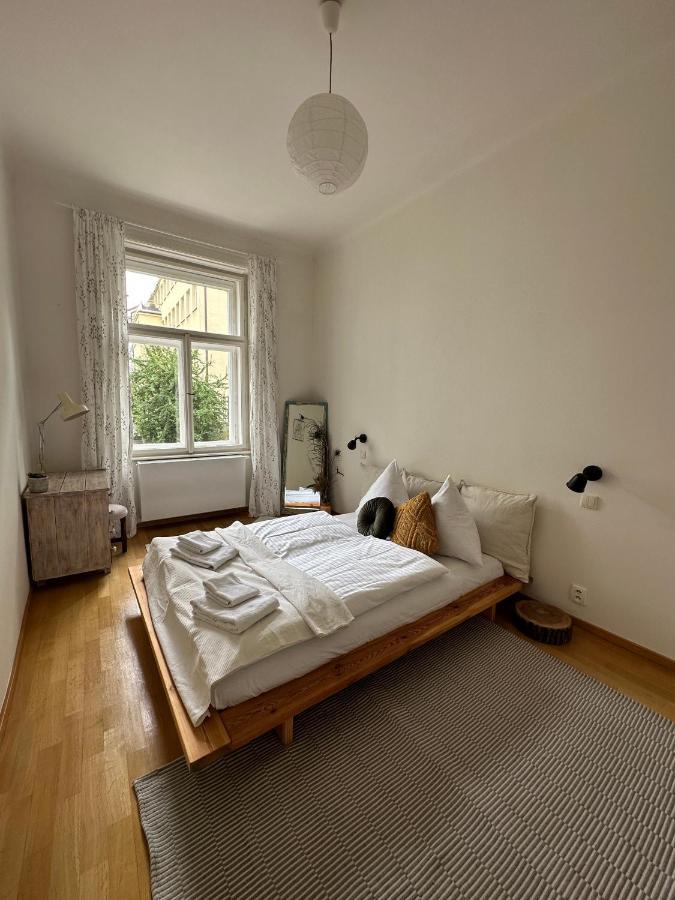 Apartment 3bdr Bohemian Style Flat With Balcony Prague
