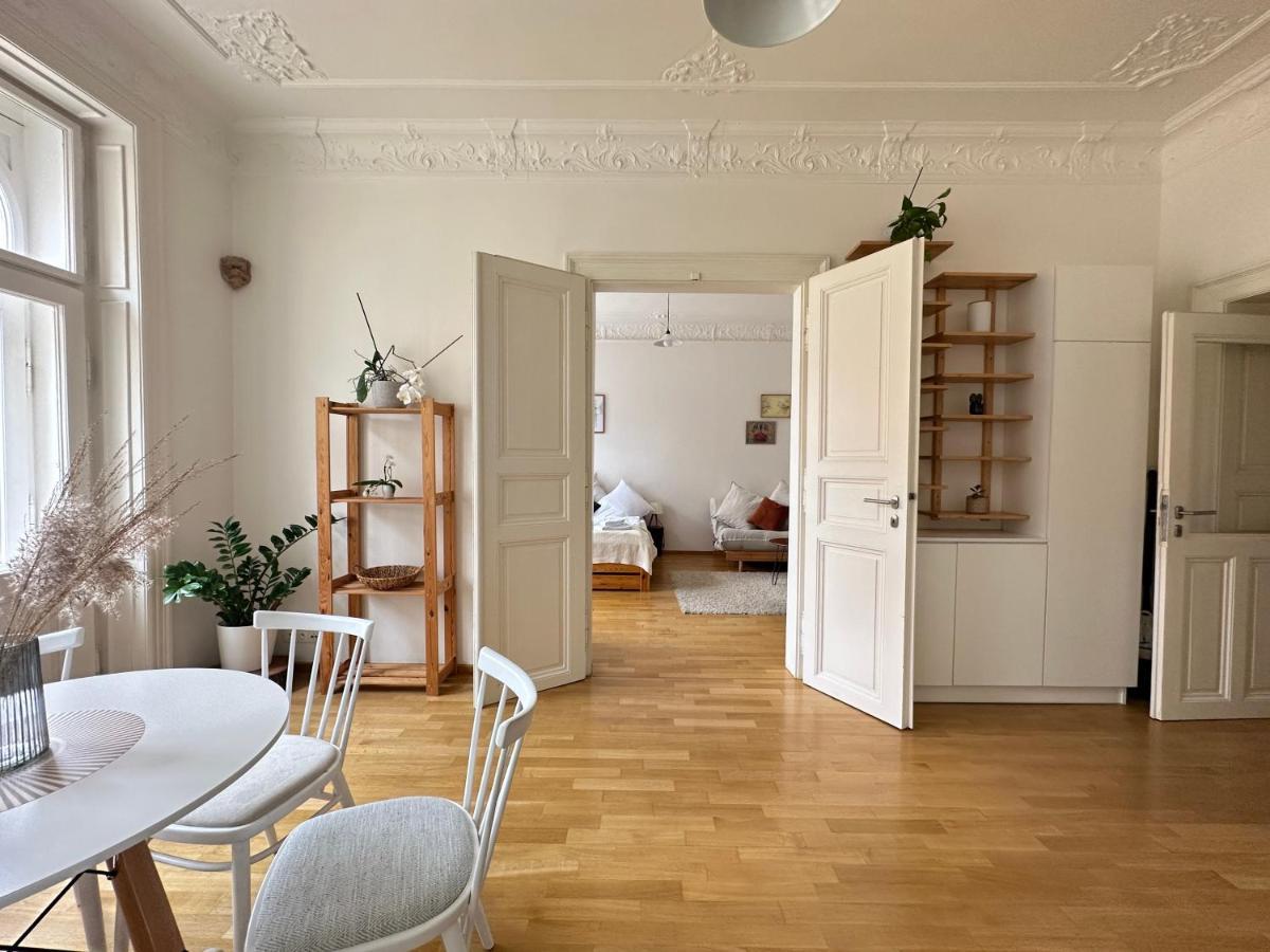 3bdr Bohemian Style Flat With Balcony Apartment Prague
