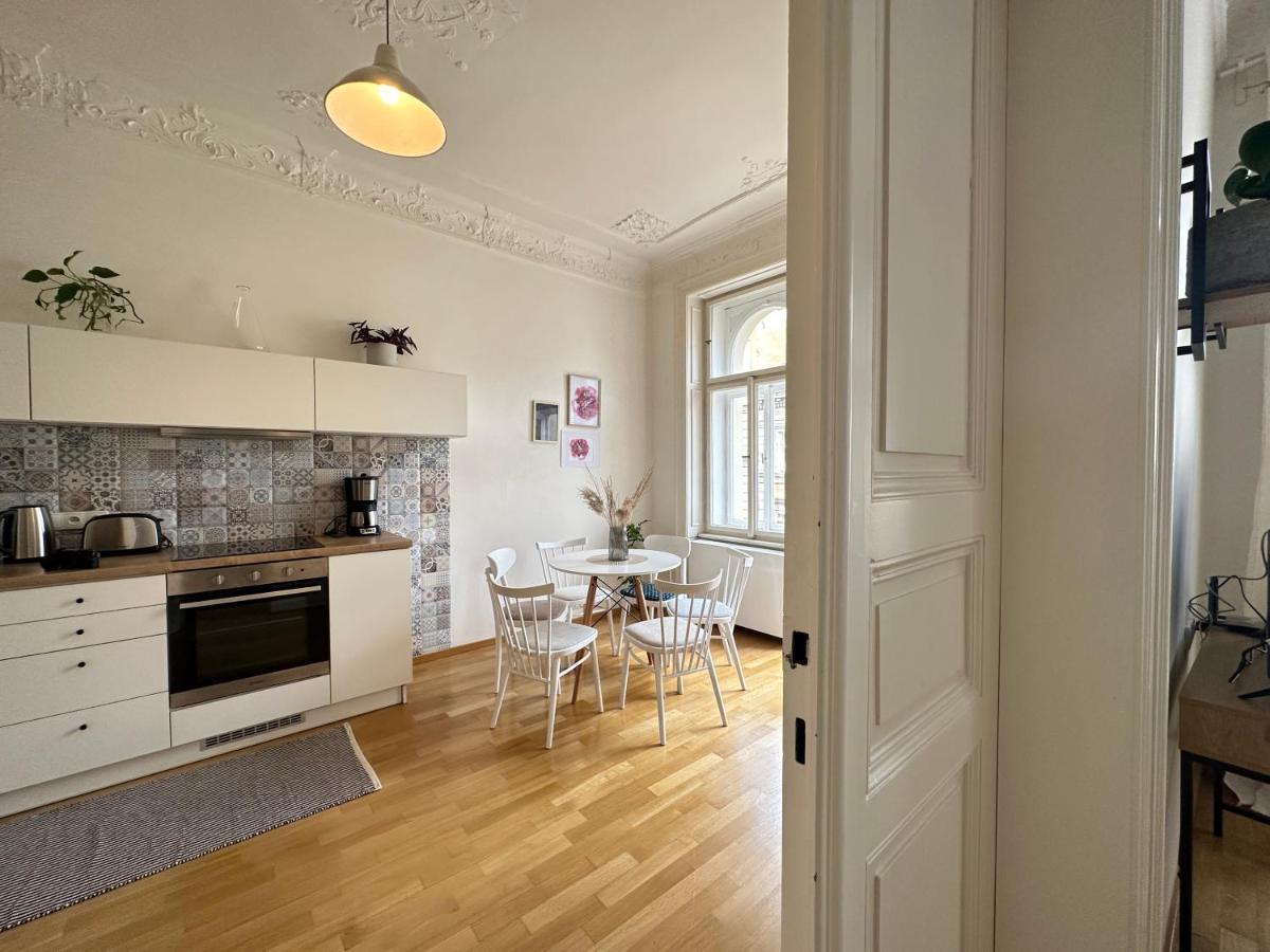 3bdr Bohemian Style Flat With Balcony *