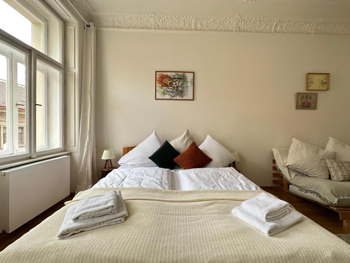 3bdr Bohemian Style Flat With Balcony Apartment
