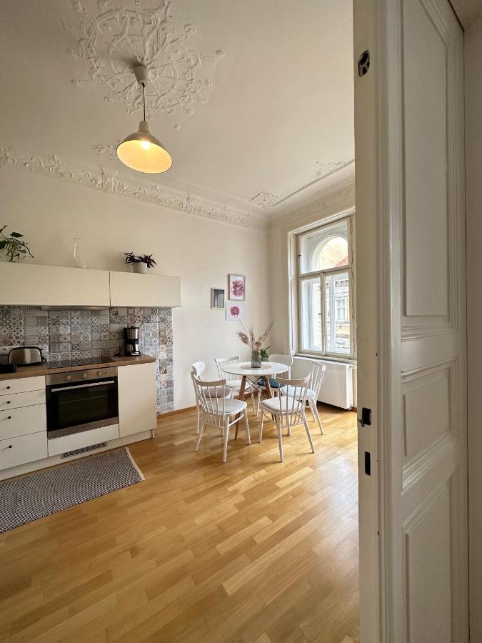 3bdr Bohemian Style Flat With Balcony Prague